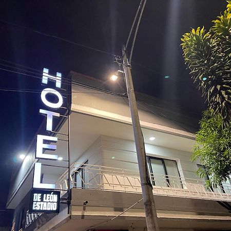 Hotel De Leon Estadio Medellin Bagian luar foto