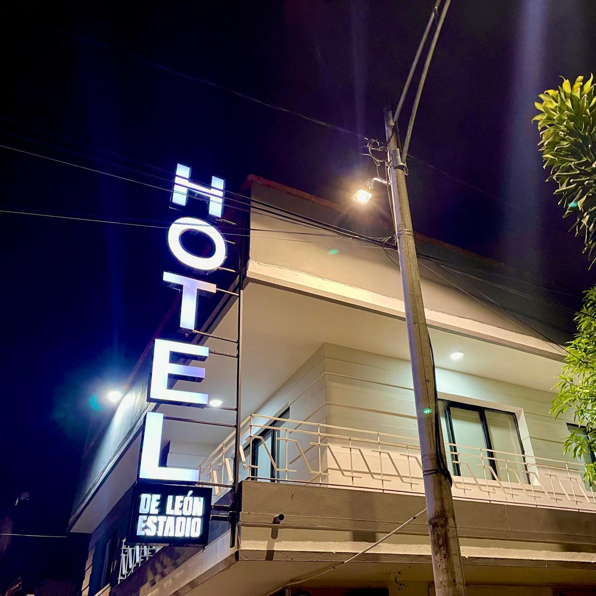 Hotel De Leon Estadio Medellin Bagian luar foto